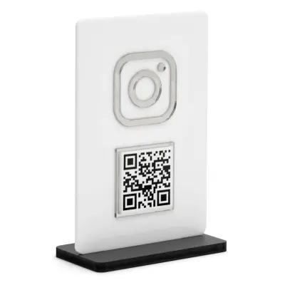 Placa de Acrílico Branca QR CODE Prata Instagram 10x15cm com Base de Mdf Preto 6mm personalizado