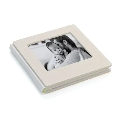Álbum de Fotografia Premium com Capa na Cor Linho Bege com 16 Folhas de Alumínio Branca 20x20cm - 3194 personalizado
